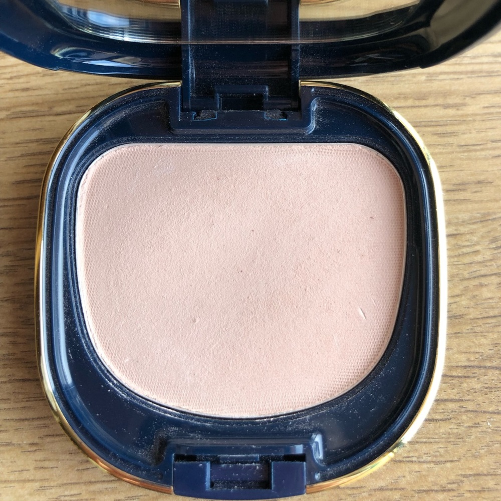 Max Factor Lasting Performance Pressed Powder
